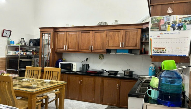 Cho thuê nhà ngõ 420 Khương Đình, 54m2, 3 tầng, 3 ngủ, 12 Triệu